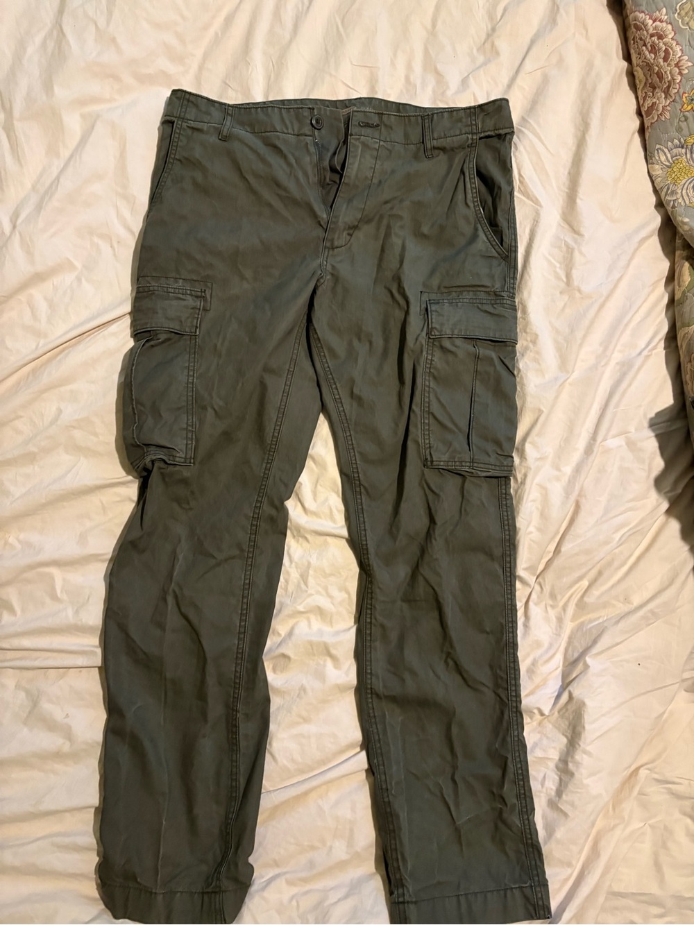 Old Navy Men’s Olive Green Cargo Pants